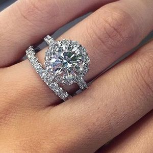 Meet your Posher, Lusy